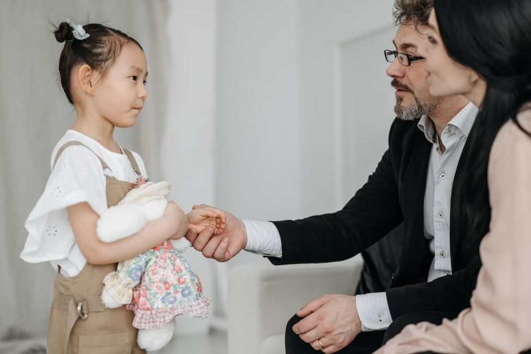 how much do you get for adopting a child uk
